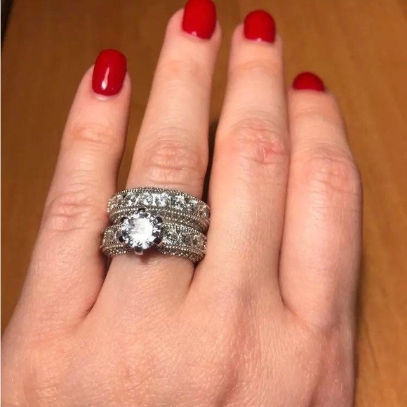 💍 New 1.90 Ctw Crystal Green Stone Silver Wedding Engagement Ring, - Picture 2 of 5